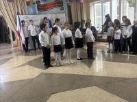 Торжественная линейка, посвящённая Дню народного единства.